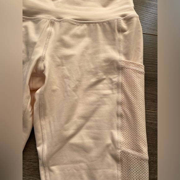 Aerie chill play move light pink high rise leggings w/ mesh sides & pockets - Picture 4 of 7